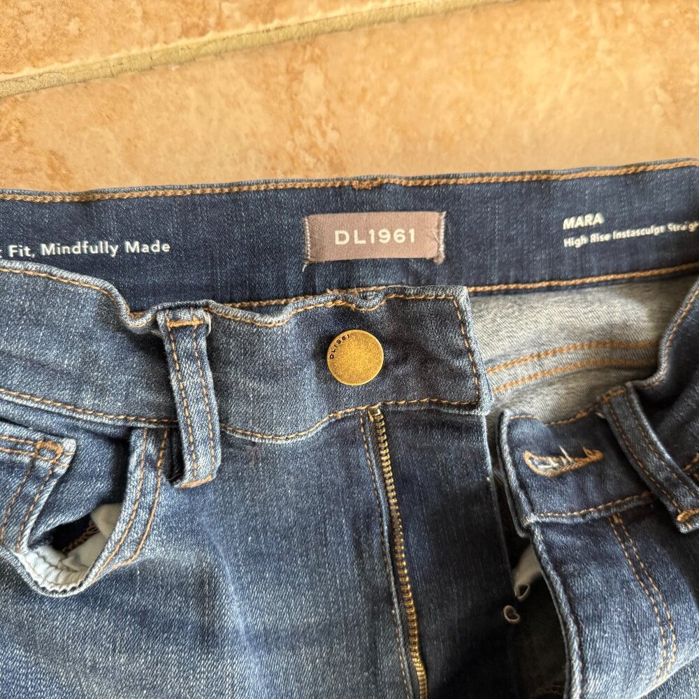 DL1961 Sz 26 Mara Instasculpt High Rise Straight Jeans